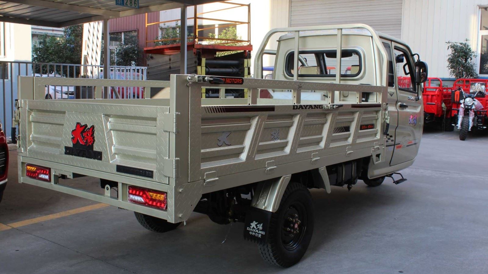 Tri Motorized Cargo Tricycle for Heavy Duty OEM