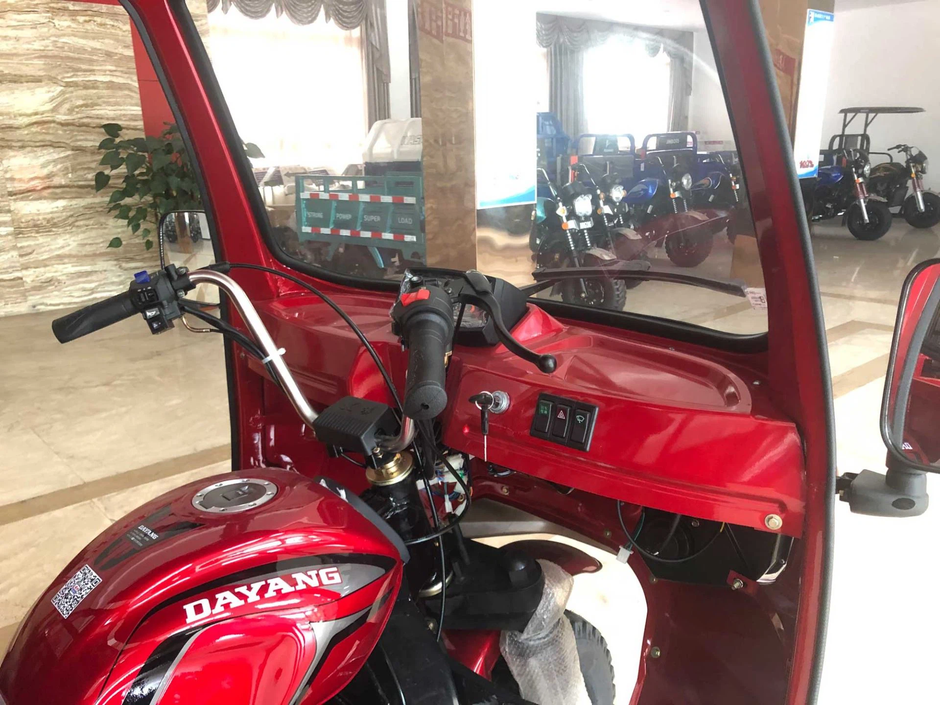 Big fuel tank Semi cabin internal combustion tricycle