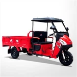 Triciclo de pasajeros con techo